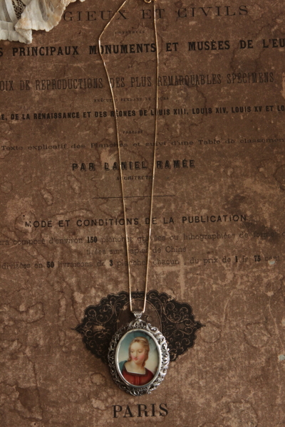 アンティークミニアチュールブローチ　ペンダントネックレス　ヒワの聖母　ラファエロ　ヨーロッパ