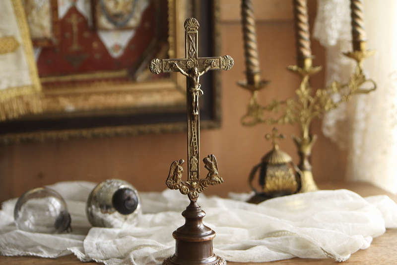 真鍮の磔刑のイエス像　フランス アンティークストリュフ 20251224