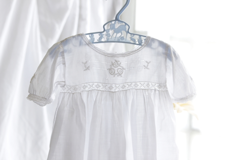 アンティークコットンローンベビードレス　薔薇刺繍　ドロウンワーク　イギリス