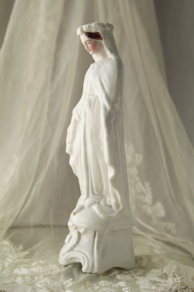 アンティーク着彩白磁花冠のマリア像　フランス