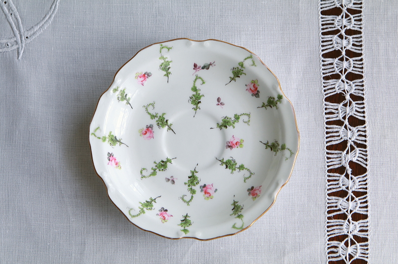 手描きの小薔薇のティートリオ　ロイヤルクラウンダービー　royalcrownderby イギリス　アンティークストリュフ