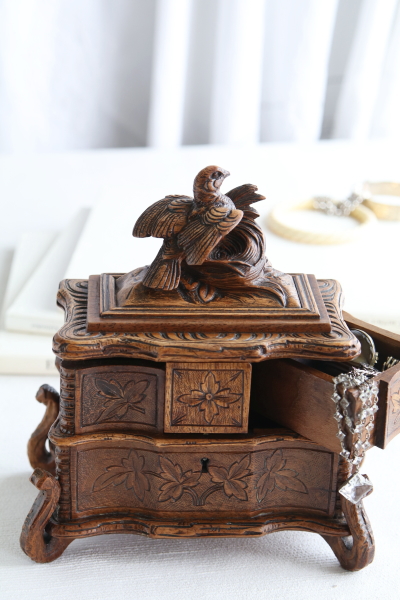 木彫の小鳥　ジュエリーボックス　ブラックフォレスト　ドイツ　アンティークストリュフ 20240307