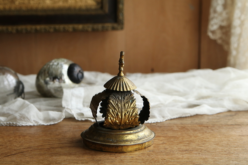 ブラスのランタントップ　フランス アンティークストリュフ 20251224