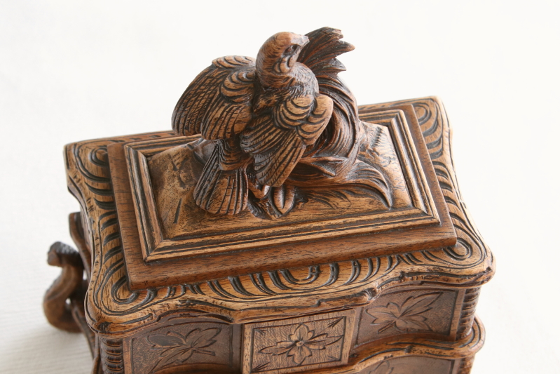 木彫の小鳥　ジュエリーボックス　ブラックフォレスト　ドイツ
