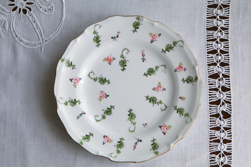 手描きの小薔薇のティートリオ　ロイヤルクラウンダービー　royalcrownderby イギリス　アンティークストリュフ