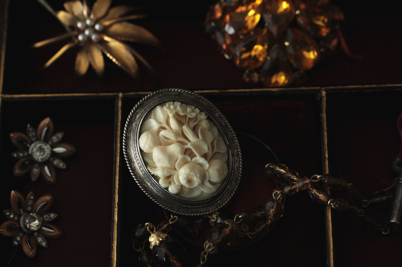 アンティークアイボリーブローチ　薔薇　フルーツ　象牙　フランス