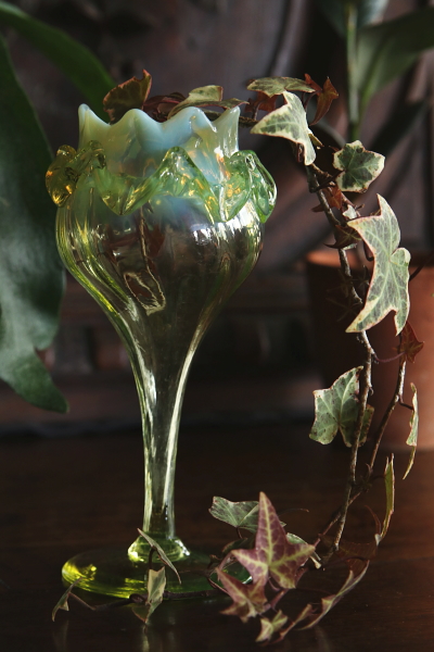 アンティークヴァセリングラスフラワーべース　花器　ヴィクトリアン　イギリス　アンティークストリュフ 20240125