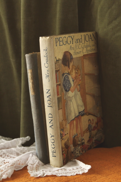 アンティークブック　児童書 peggyandjoan appleton cradoc イギリス　アップルトン
