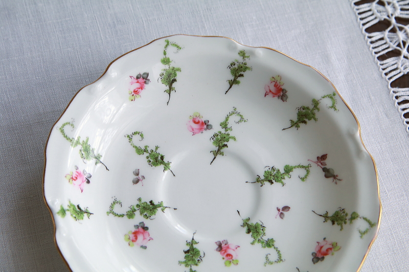 手描きの小薔薇のティートリオ　ロイヤルクラウンダービー　royalcrownderby イギリス　アンティークストリュフ