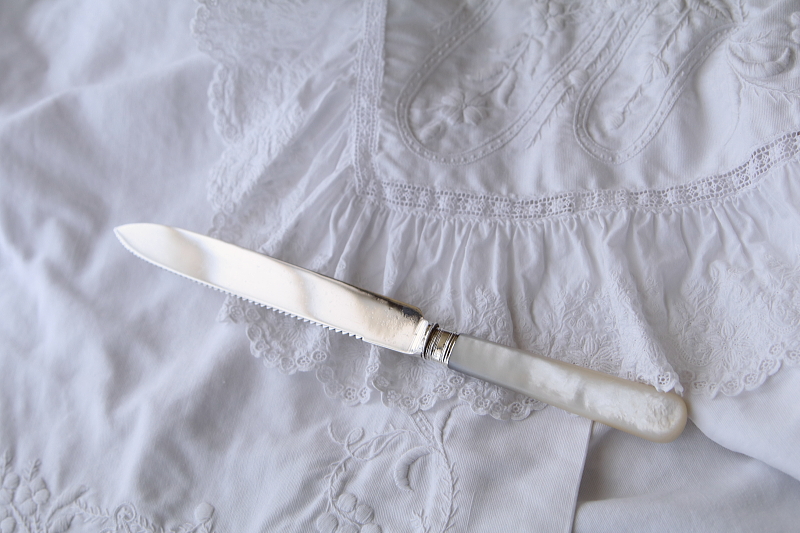 マザーオブパールハンドル　シルバーケーキナイフ　Isac Ellis & Sons アンティークストリュフ