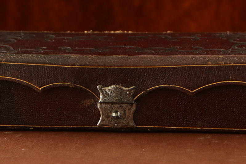 革表紙の裁縫セット　Lady's Companion　イギリス アンティークストリュフ