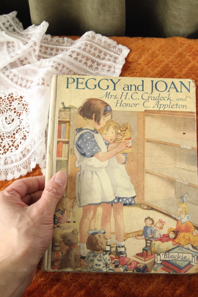 アンティークブック　児童書 peggyandjoan appleton cradoc イギリス　アップルトン