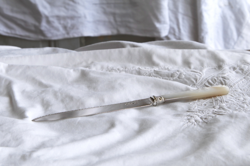 マザーオブパールハンドル　シルバーケーキナイフ　Isac Ellis & Sons アンティークストリュフ