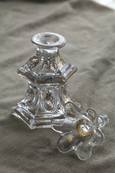 ヴィクトリアン　花のパフュームボトル　イギリス アンティークストリュフ