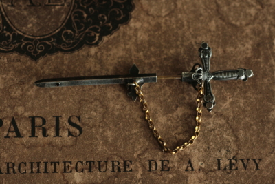アンティークピンブローチ　フルール・ド・リス　剣型　フランス