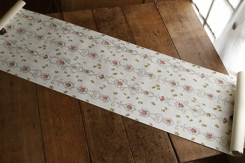 小薔薇のウォールペーパー　フランス　アンティークストリュフ 20250919