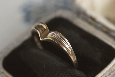 アンティークダイヤモンドリング　Vシャンク　ヴィンテージジュエリー　エンゲージリング　婚約指輪　イギリス