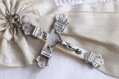 アンティークマザーオブパールシルバークロス　サテン腕章　初聖体拝領　プルミエコミュニオン　フランス