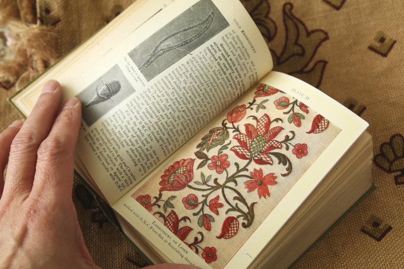 DMCの刺繍百科 ENCYCLOPEDIA　OF NEEDLEWORK　英語版　フランス