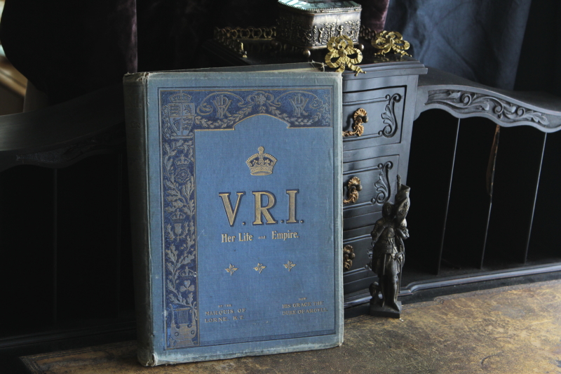 アンティークブック　古書　ヴィクトリア女王　VRⅠ her life and empire イギリス