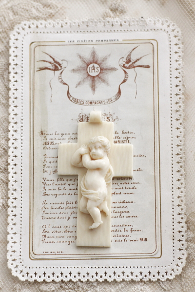 アンティークアイボリーペンダント　象牙　幼子イエス　十字架　フランス