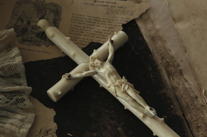 アンティークアイボリークロス　象牙の磔刑像　キリスト　フランス