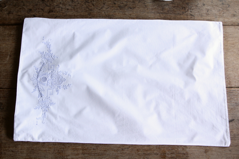 アンティークコットンピローケース　花の刺繍　イギリス