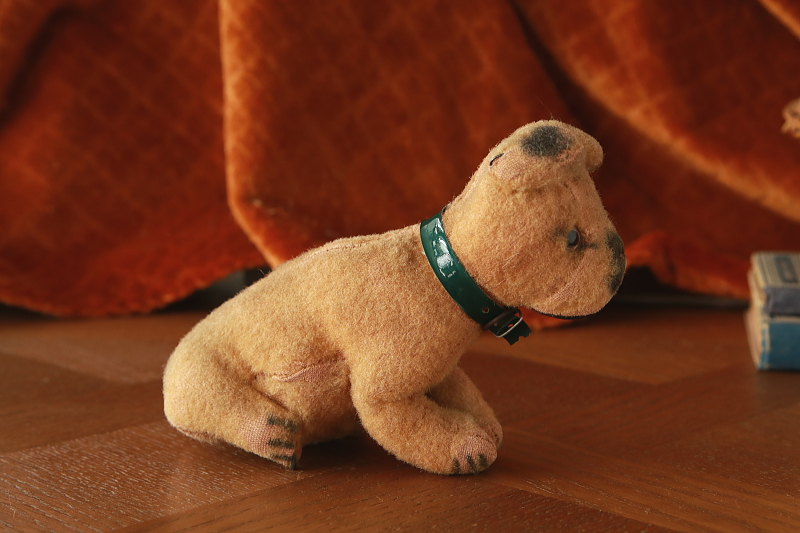仔犬のボクサー　ぬいぐるみ　ドイツ　アンティークストリュフ