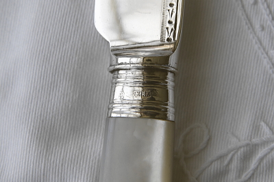 マザーオブパールハンドル　シルバーケーキナイフ　Isac Ellis & Sons アンティークストリュフ