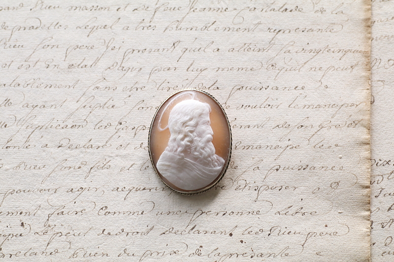 イエス様のシェルカメオブローチ　イタリア　 アンティークストリュフ