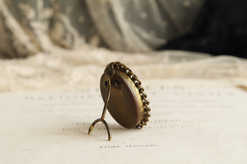 チェーンフレーム　オーバルフォトフレーム　ヴィクトリアン　イギリス アンティークストリュフ