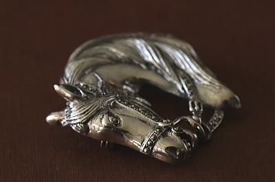 ホースヘッドシルバーブローチ　ヴィンテージ　ヨーロッパ アンティークストリュフ