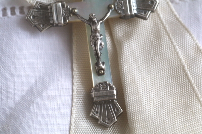 アンティークマザーオブパールシルバークロス　シルク腕章　初聖体拝領　プルミエコミュニオン　フランス
