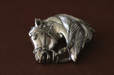 ホースヘッドシルバーブローチ　ヴィンテージ　ヨーロッパ アンティークストリュフ