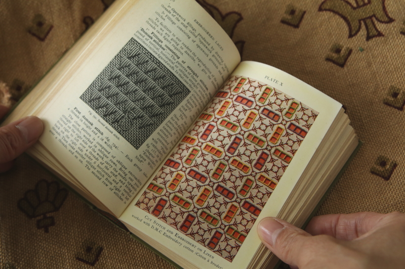 DMCの刺繍百科 ENCYCLOPEDIA　OF NEEDLEWORK　英語版　フランス