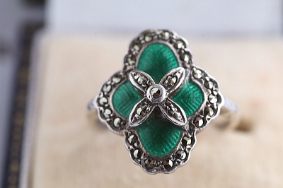 ギロッシュエナメル　マーカサイト　シルバーリング　四葉のクローバー　ヨーロッパ アンティークストリュフ