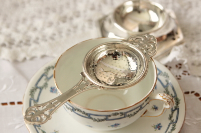 イギリス　アンティーク　ティーストレイナー　ティーストレーナー　茶こし　純銀 アンティークシルバーティーストレーナー 茶こし 受け皿 イギリス