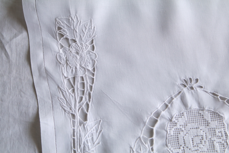 バラの刺繍のリネンパネル　カットワーク　フランス　アンティークストリュフ
