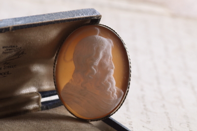 イエス様のシェルカメオブローチ　イタリア　 アンティークストリュフ