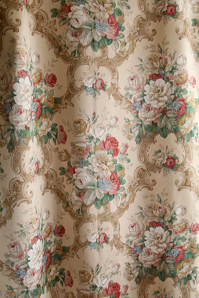 ヴィンテージプリントファブリック　ロココの薔薇　sanderson イギリス アンティークストリュフ