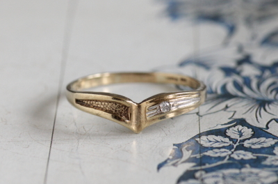 アンティークダイヤモンドリング　Vシャンク　ヴィンテージジュエリー　エンゲージリング　婚約指輪　イギリス