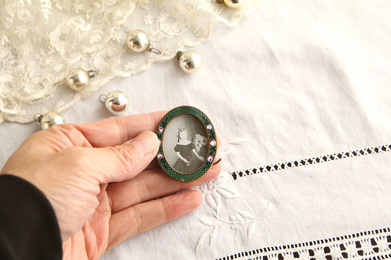 薔薇のエナメルフレーム　ミニフォトスタンド　ヨーロッパ アンティークストリュフ 20251223