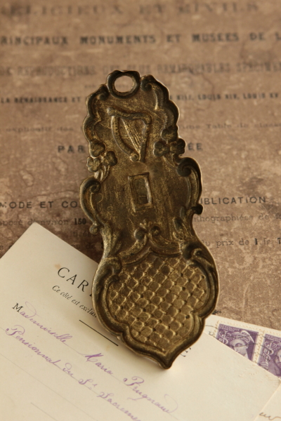 王冠付きクリッププリンスオブウェールズイギリスアンティーク