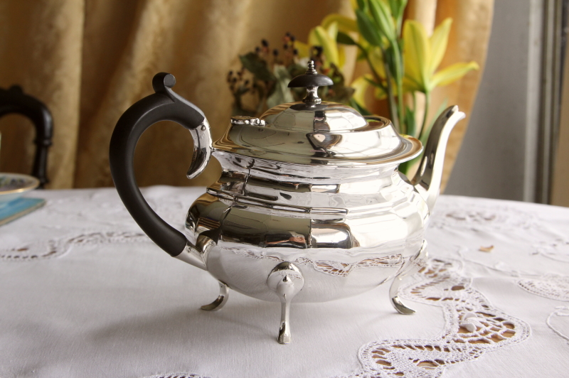 アンティークシルバーティーポット　イギリス　紅茶器　