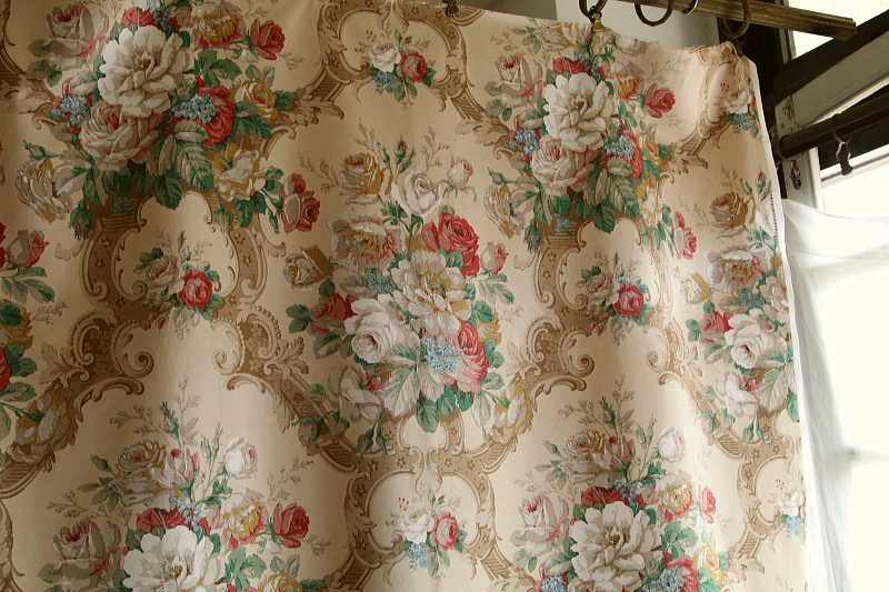 ヴィンテージプリントファブリック　ロココの薔薇　sanderson イギリス アンティークストリュフ