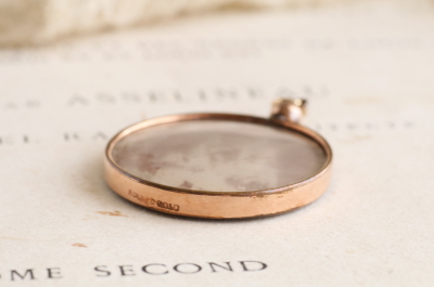 ウォッチリボンブローチ　フォトフレームチャーム イギリス　アンティークストリュフ