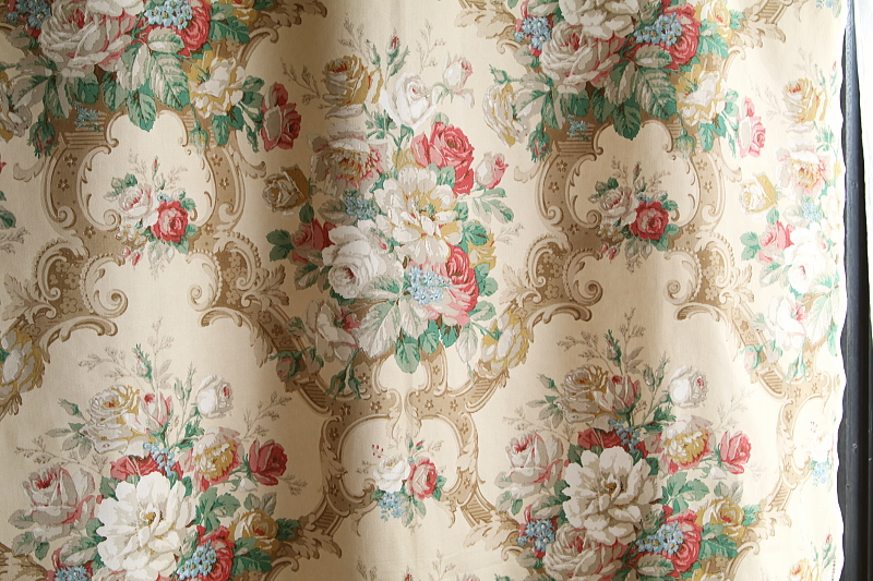 ヴィンテージプリントファブリック　ロココの薔薇　sanderson イギリス アンティークストリュフ