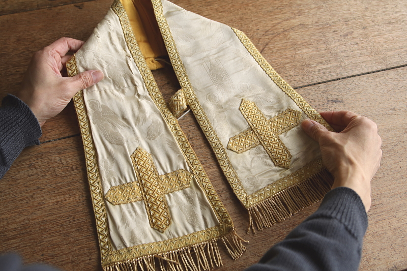 天子のシルクダマスクの聖衣　フランス アンティークストリュフ 20251224