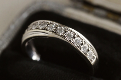 アンティークハーフエタニティリング　ダイヤモンド　ヴィンテージリング　指輪　エンゲージリング　イギリス