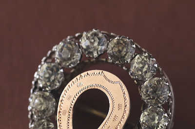 ペースト&ゴールド　ホースシューシルバーブローチ　イギリス アンティークストリュフ